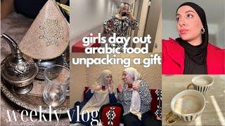 weekly vlog  cooking pasta|  Middle Eastern dining out| girls  brunch  & shopping| unpacking a gift