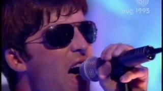 Oasis - Roll With It (Live on Top Of The Pops 17th August 1995)