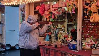 Drachenlord hat Spaß auf der Kirchweih in Emskirchen