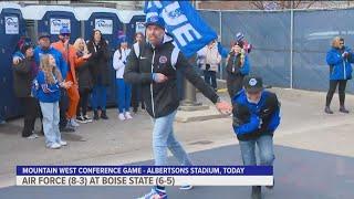 Bronco legend Jared Zabransky recreates iconic Statue of Liberty play with son