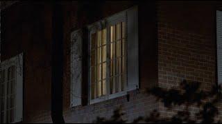 The Exorcist 1973 - Regan’s silhouette against the window scene / La silueta de Regan en la ventana