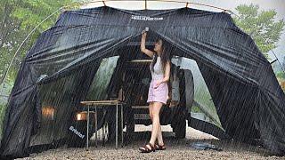 Acampar bajo la lluvia intensa Relajarse Solo Auto Black Shelter Vibes/ lluvia ASMR