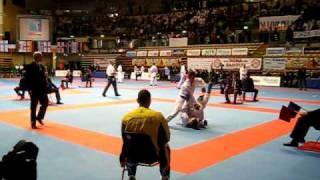 Simon sköld karate