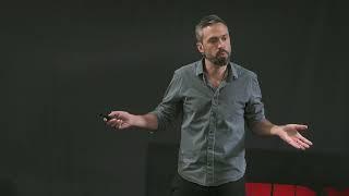 A wildlife photographer's journey to the melting Arctic | Roie Galitz | TEDxHelsinkiUniversity