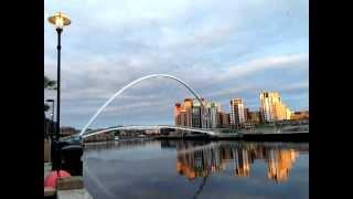 Timelapse of the Newcastle - Gateshead Millenium Bridge opening, filmed in HD, on a summer's evening