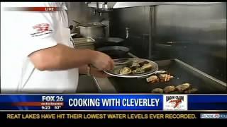 Houston Restaurants - Ragin Cajun - Oysters & Shrimp Demo