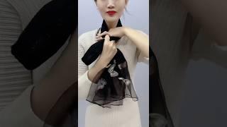 Tie tips Tie a Silk scarf 小窍门，丝巾系法 #shortvideo #silkscarf #beauty #scarf