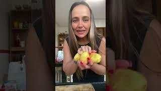 Tia Sarah fazendo cachorro quente para os amigos da camy