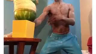 Guy Attacks Watermelon with 1,000+ RUBBERBANDS