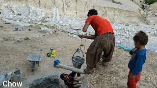 "A fisherman's heroic effort to build a roof with her bare hands | Endless willpower and hard work"