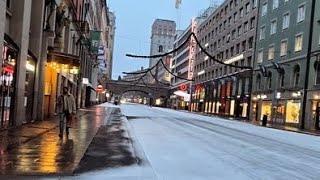 Stockholm Walks: Christmas morning on Kungsgatan.