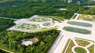 Le château de Versailles à vol d'oiseau // The Palace of Versailles from a bird's eye view