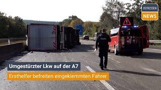 Umgestürzter Lkw auf der A7: Ersthelfer befreien verletzten Lkw-Fahrer