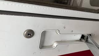 Locking the pilot door on a Cessna 172S