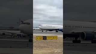 Delta taxiing at Lisbon Airport! #lisbon #portugal #delta #deltaairlines #aviation