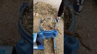 Four rollers feed pellet making machine