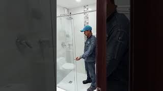 DIVISIONES DE BAÑO EN VIDRIO TEMPLADO EN BOGOTA SISTEMA CORREDIZA RS1-INGEVIDRIOS