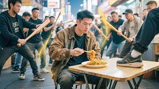 Thần chủ Long điện đi ăn mì lề đường bị đám Thượng Lưu mới nhú làm phiền và cái kết