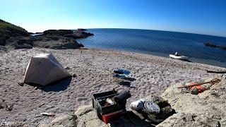 INCREDIBLE SOLO CAMPING ON A DESERT ISLAND. Handmade speargun. Big fish with LRF.