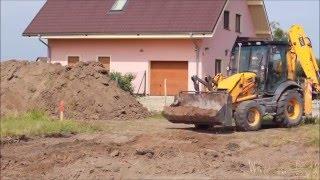 Zdjęcie humusu, wykopy fundamentowe i wylewanie ław