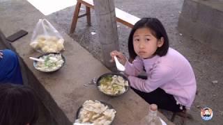 【江湖味】美食探店 街头美食 吃货达人山东豪气大娘，用武松喝酒的大碗盛馄饨，一碗只卖5块钱真实惠！