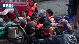 Migrantes utilizan redes sociales para encontrar nuevas rutas hacia Sudamérica tras las restriccione