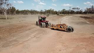 TOOMEY 4000B Scraper bulk digging out a stock dam.