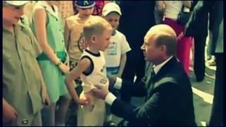Владимир Путин целует ребенка в живот! Putin kisses boy