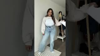  Happy Tuesday xo #midsizefashion #widelegjeans #howtostylewidelegpants #simpleoutfit #easyoutfits