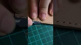 Beveling leather edge 2 #leathercraft #leather #handmade #diyleathercraft #diy #leatherwallet