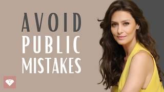 7 THINGS ELEGANT WOMEN NEVER DO IN PUBLIC