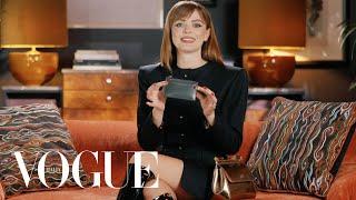 Annalisa rivela cosa custodisce nella sua borsa | Vogue Italia