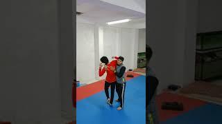 self defence against a punch #shorts #youtubeshorts