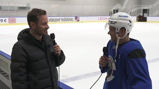 JJ Peterka spricht nach dem Sabres-Training in München auf dem Eis  Peterka on-ice interview