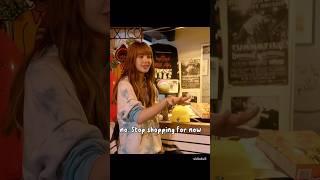 Lisa never listen to her mum when it comes to shopping #lisa #blackpink #kpop #viral #fyp #lalisa