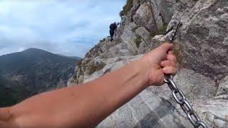 Giewont wejście  z gimbalem w ręce. Widok w przepaść. The view of abyss. 4K