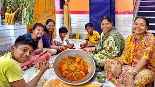 ননদ আর আমি সজনা ডাঁটা পেড়ে তা দিয়ে চিকেন রান্না করলাম ,সন্ধ্যায় সবাই মিলে ফুচকা খেতে গেলাম