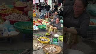 See the lifestyle vendors in wet market #fishmarket #scene #vendors