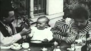 Le Repas (de bébé) [Baby's meal] (1895) - The Lumière Brothers