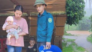 Militiaman welcomes single mother and children home to avoid storm, flood and landslide lý thị hằng