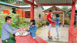 After Finishing Building The Pig Pen, Cuong Went Back To Work, Ngan Took Care of the Farm Alone.
