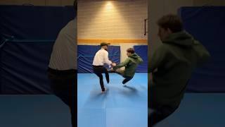 Judo techniques for self-defense and counterattacks when someone grabs your neck. #judo #selfdefense