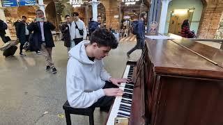 AURELIEN FROISSART Shocking an Entire Train Station With Epic Piano Skills