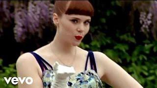 Kate Nash - Kiss That Grrrl