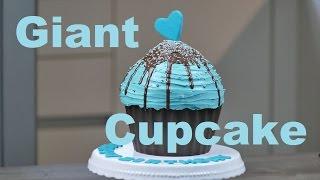 Giant Cupcake Torte | Geburtstagstorte von Nicoles Zuckerwerk