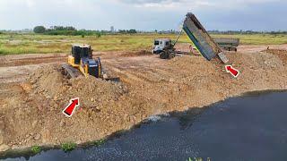 Nice Action This Day!! SHANTUI DH17 C3,Bulldozer Pushing Soil Loading By Dump Trucks 25T