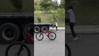 La bici la bici  #bike  #wheelie  #mtb  #stunt  #bikeride