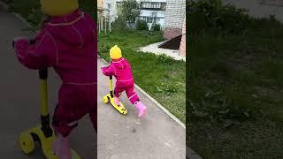 Как Тася катается на самокате? #топ #дети #спорт #самокат