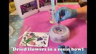 Creating a resin bowl with dried flowers