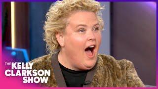 Kelly Clarkson Surprises Fortune Feimster For 10th Interview!